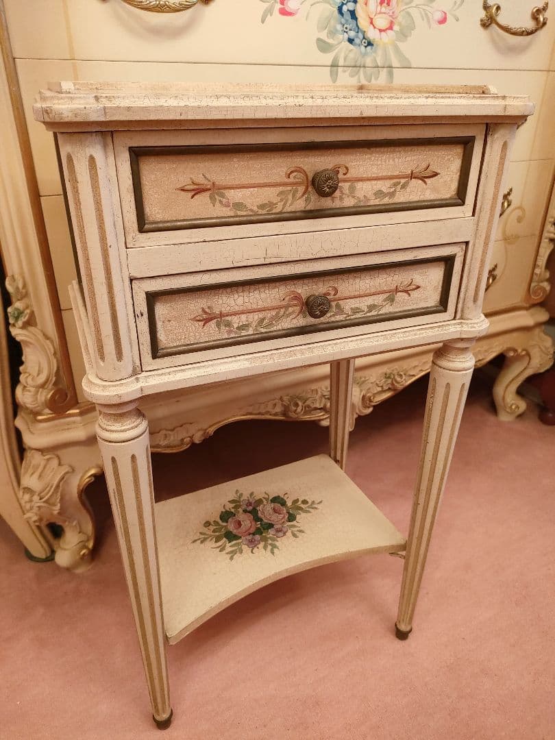 ☆フラワーモチーフのサイドテーブル・フランスアンティーク☆
