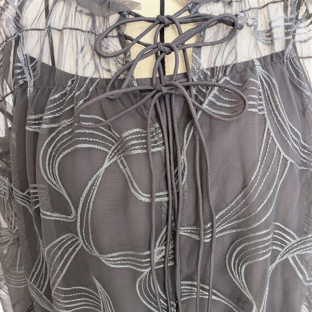 美品✨️nianaリボンエンブロイダリーレイヤードドレス 　チャコール　М