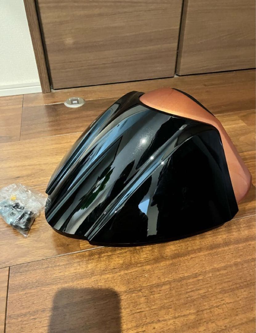 新品同様 スズキ Hayabusa ハヤブサ３型用シングルシートカウル　隼　新型