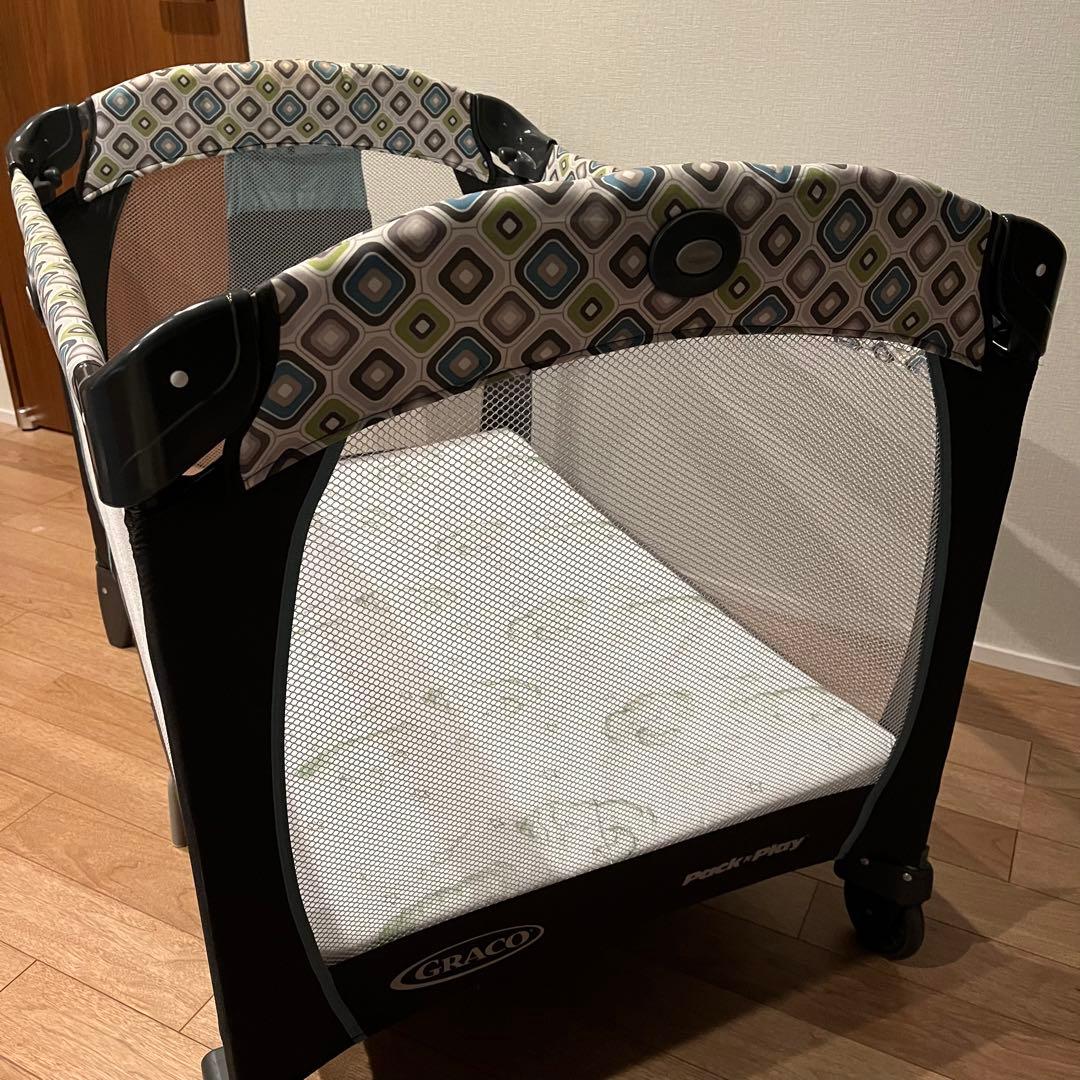 【Graco グレコ】ベビーベッド　ポータブルナッパー＆バシネット付プレイヤード
