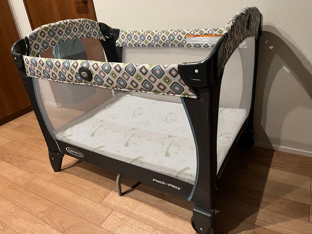 【Graco グレコ】ベビーベッド　ポータブルナッパー＆バシネット付プレイヤード