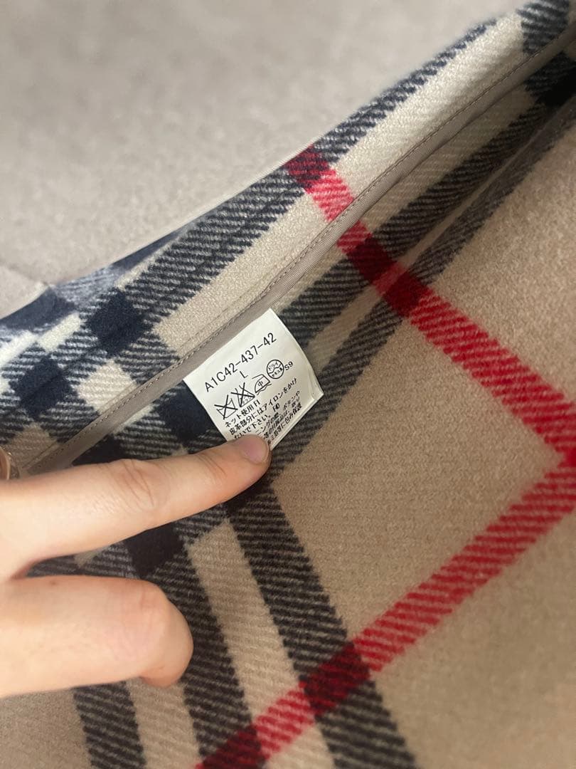 ベージュ ダッフルコート フード付き　バーバリー 美品　半額以下