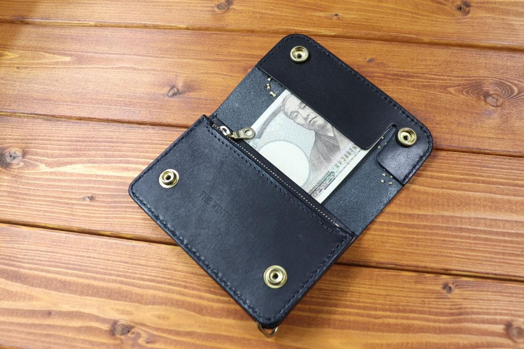 フラワースタッズミドルトラッカーウォレット ハトメ小判カン付き