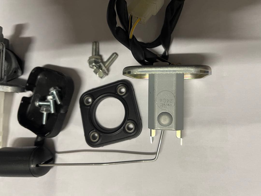 GPZ900r 燃料コックフューエルレベルセンサー 燃料計センサー中古