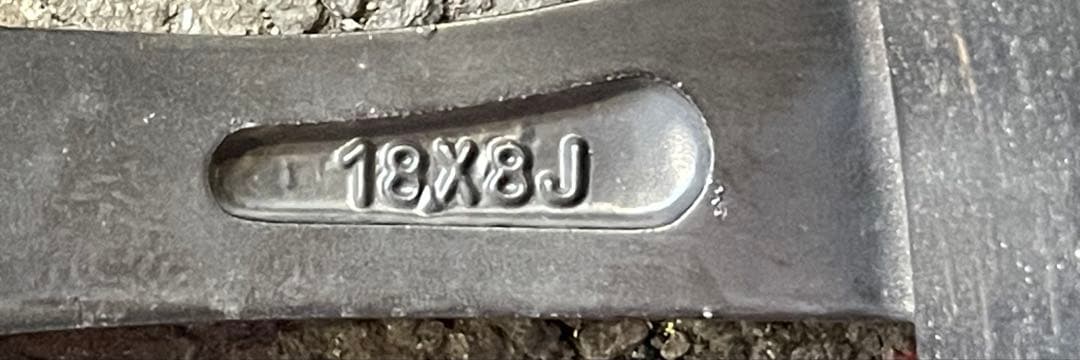 18×8.0j 114.3 5+42 ハブ径73 LEONIS CH