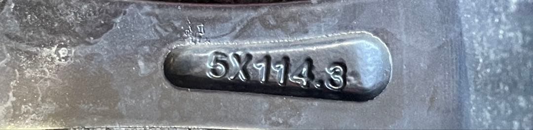 18×8.0j 114.3 5+42 ハブ径73 LEONIS CH