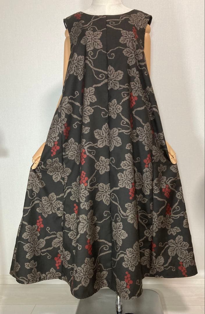 着物リメイク　大島紬ロングフレアワンピース（後ろVネック）着丈118㎝