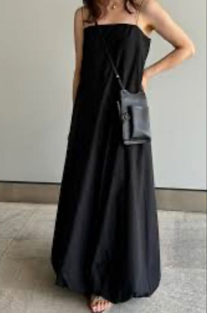 ブラックキャミソールロングワンピース
