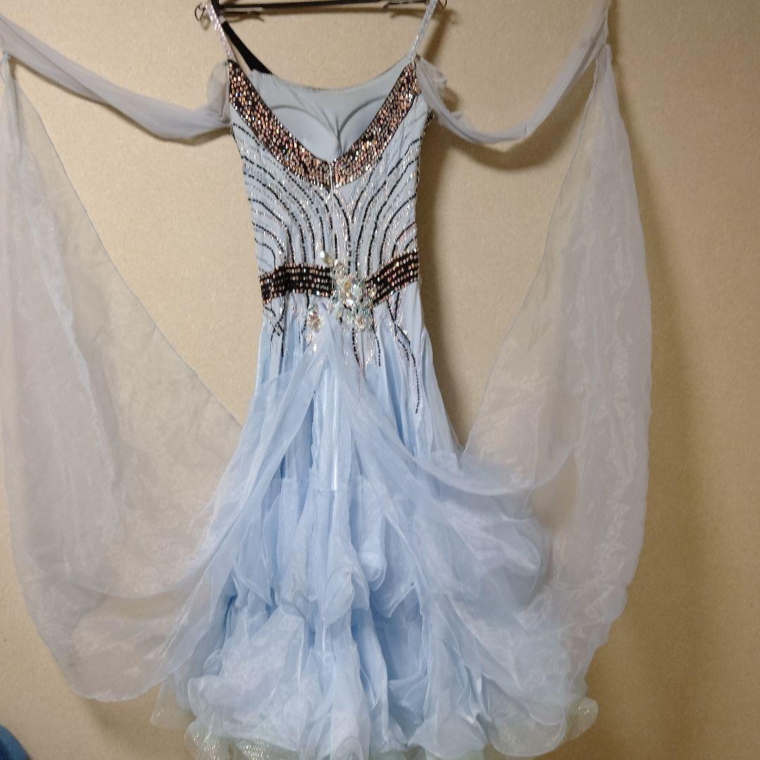 社交ダンスドレス 水色ラメ入りホースヘアーフリル付き