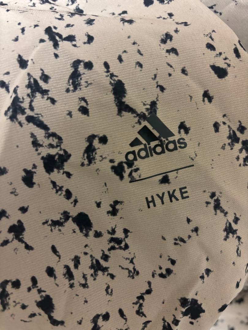 HYKE adidas コラボ ADVENTURE プルオーバー ベージュ　総柄