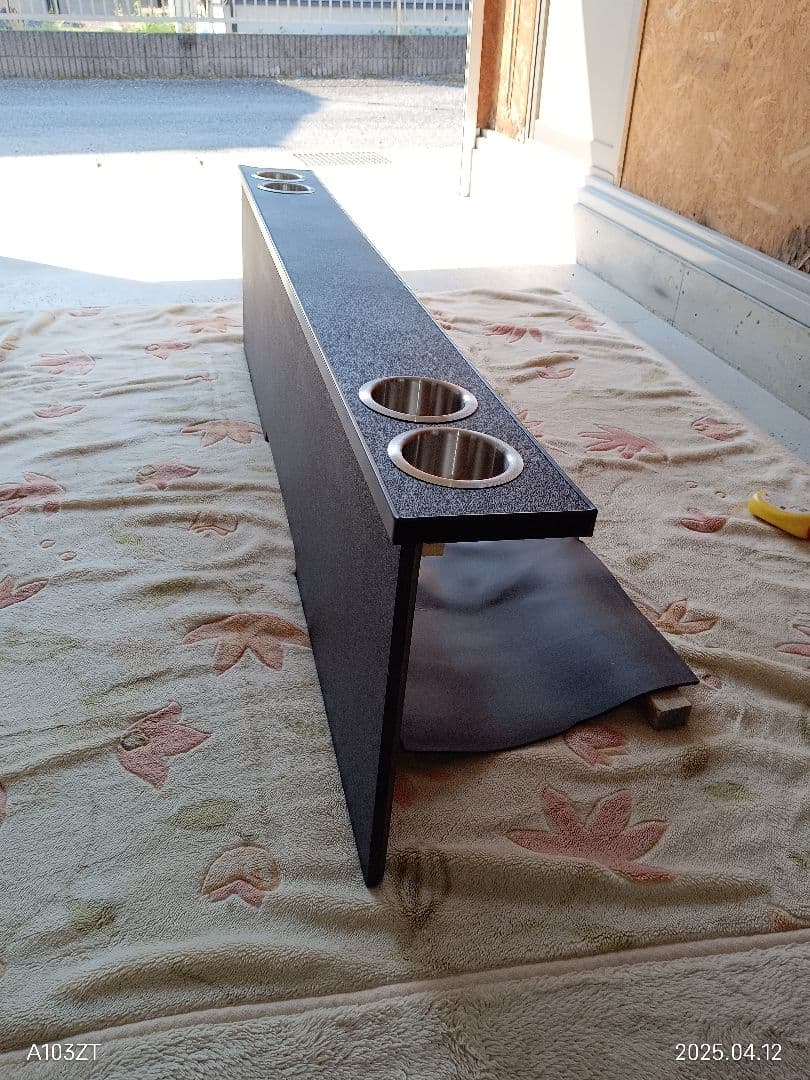 ハイエース　セカンドテーブル　カップホルダー付き