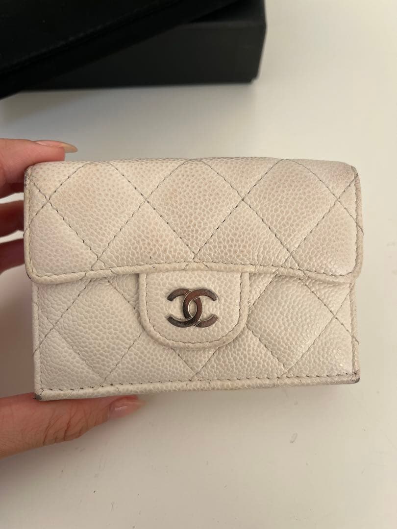 CHANEL マトラッセ　白　ホワイト　シャネル　三つ折り財布　キャビアスキン