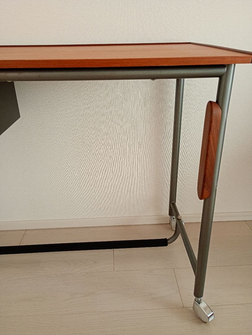 デンマーク　北欧　ヴィンテージ　キャスター付きデスク