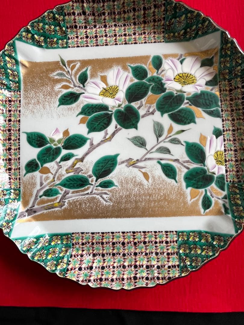 芸術員会員 武腰敏昭作 『色絵九谷 山茶花文』飾皿 約31.5cm 管理K362