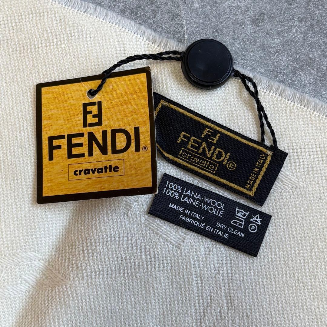 【新品未使用品】FENDI イタリア製 フェンディ ウールマフラー ズッカ柄