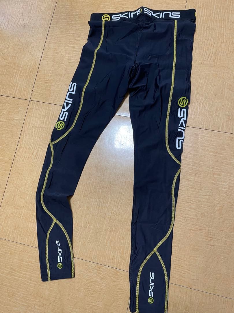 skins コンプレッション　着圧　インナー　 新品　ロングタイツ　Lサイズ