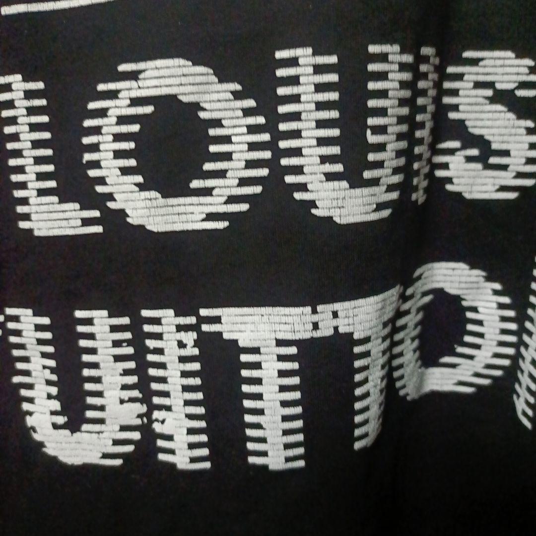 ルイヴィトン黒シャツ