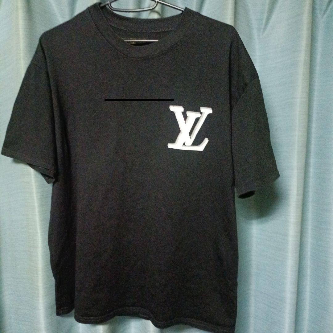 ルイヴィトン黒シャツ