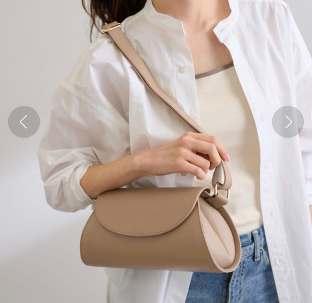 タグ付新品 AULENTTI ショルダーバッグスムースレザー