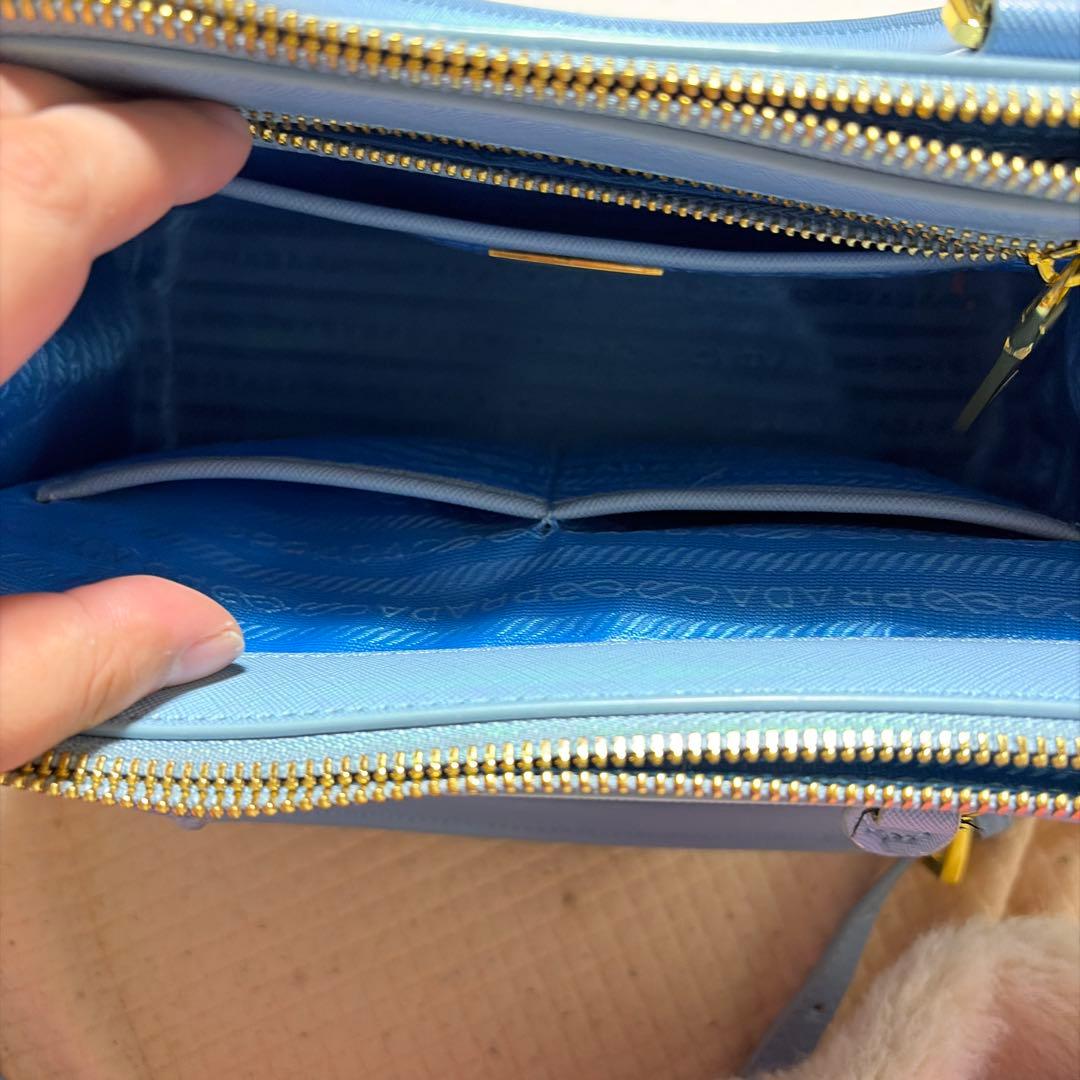 PRADAブルーショルダーバッグ