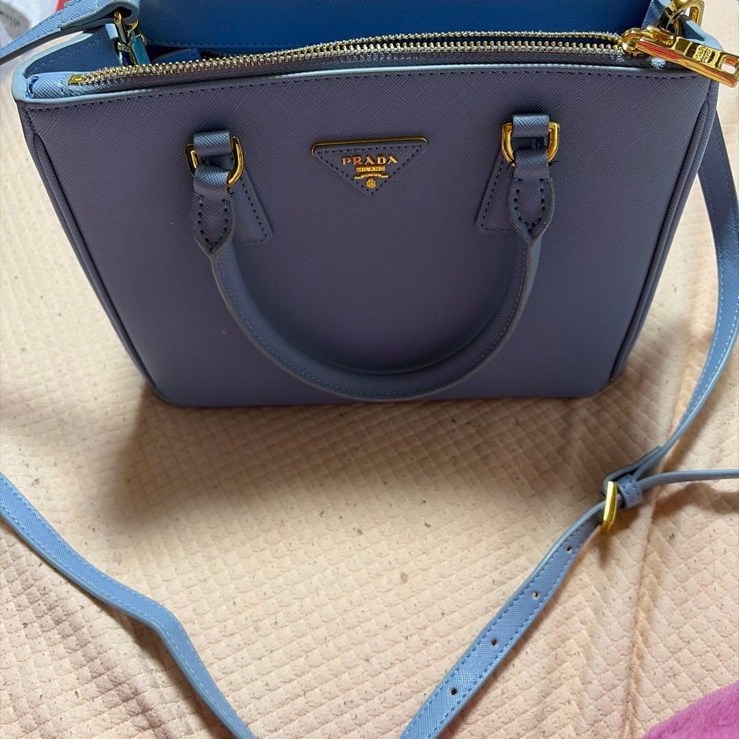 PRADAブルーショルダーバッグ