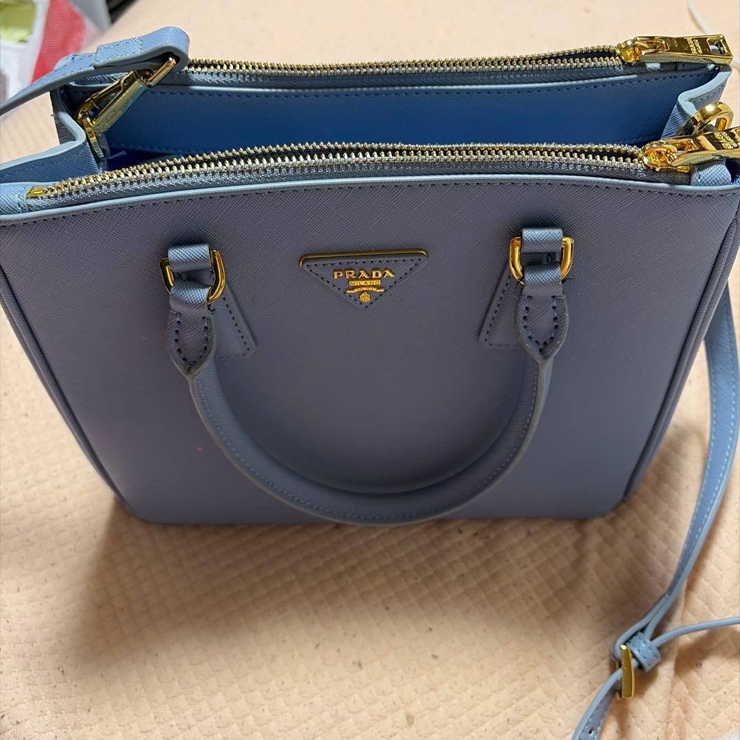 PRADAブルーショルダーバッグ