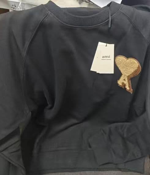 新品 ❤Amiparis❤ ブラック ハート刺繍 スウェット