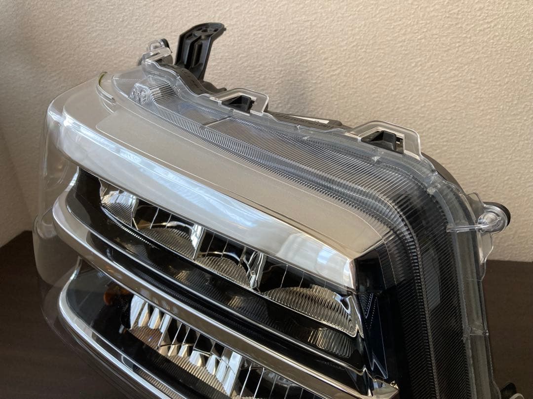 ハイゼット(S700V) 右ヘッドランプ　美品