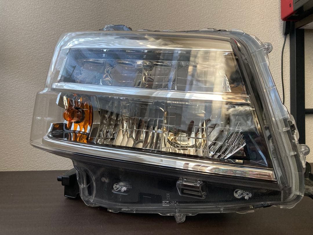 ハイゼット(S700V) 右ヘッドランプ　美品