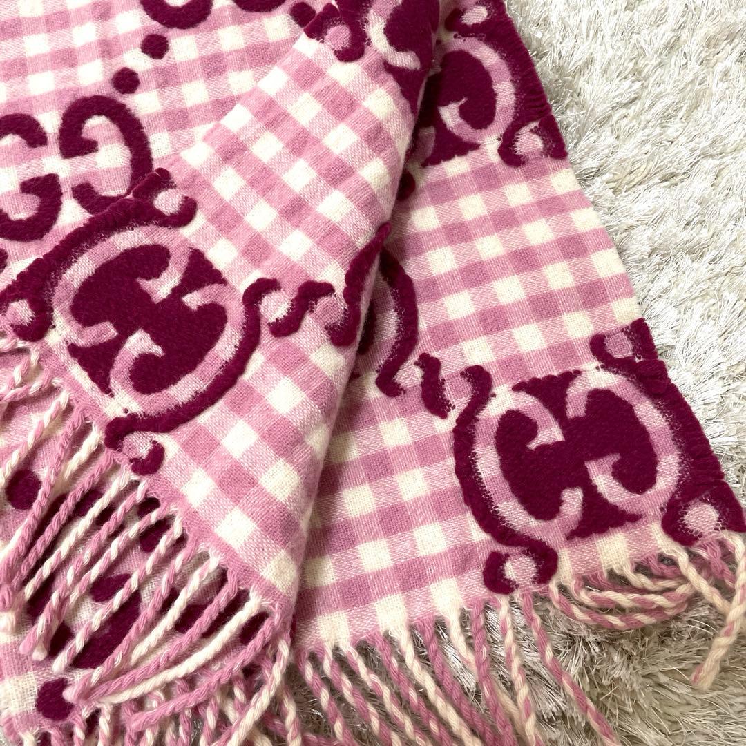 GUCCI ピンクマフラー