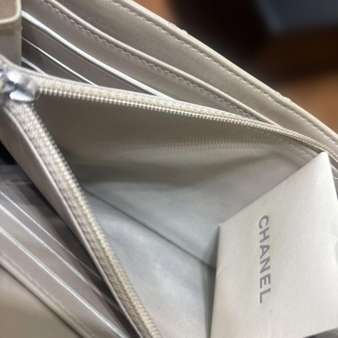 CHANEL アイボリー キルティング長財布