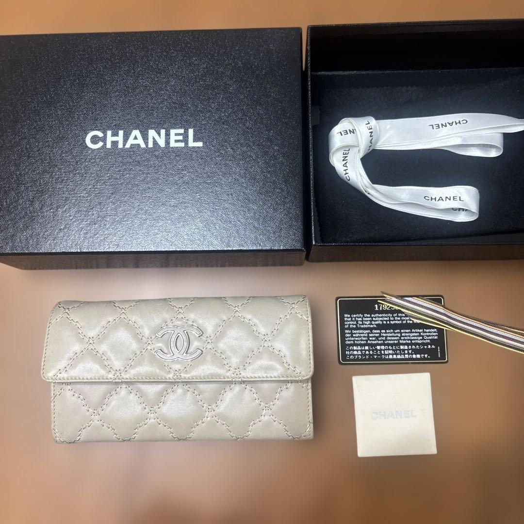 CHANEL アイボリー キルティング長財布