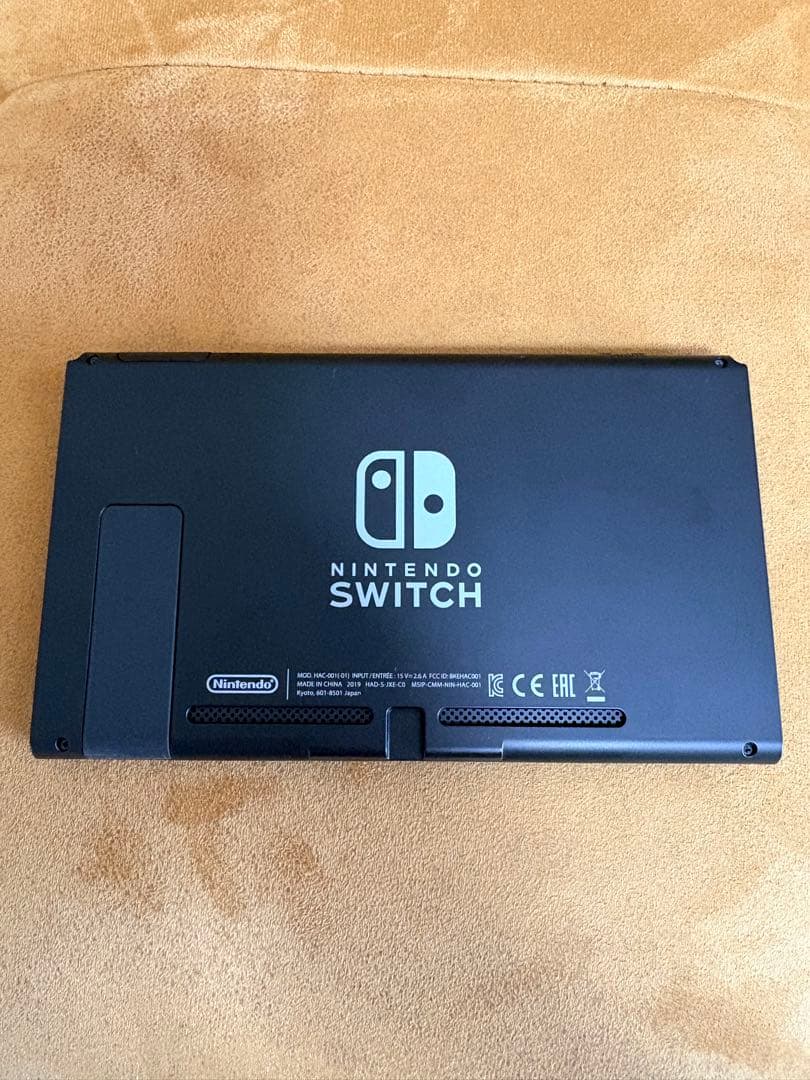 NINTENDO switch 本体一式・ジョイコン2個付属【極美品】