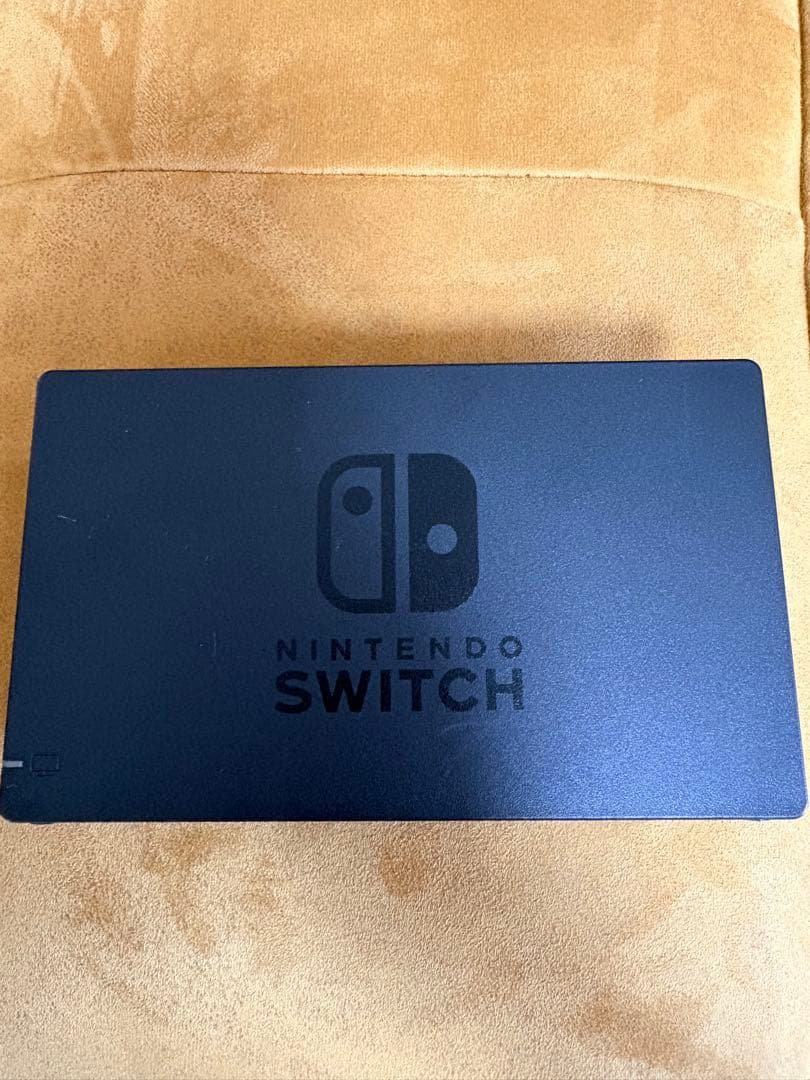 NINTENDO switch 本体一式・ジョイコン2個付属【極美品】