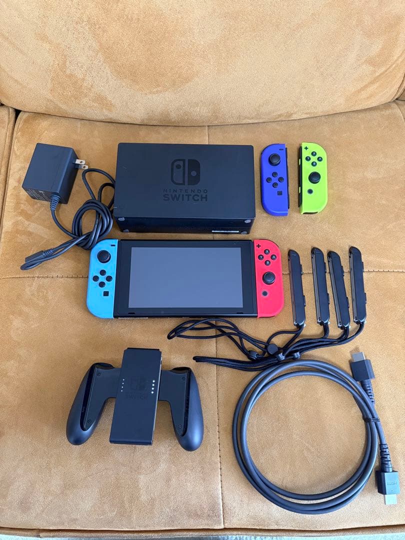 NINTENDO switch 本体一式・ジョイコン2個付属【極美品】