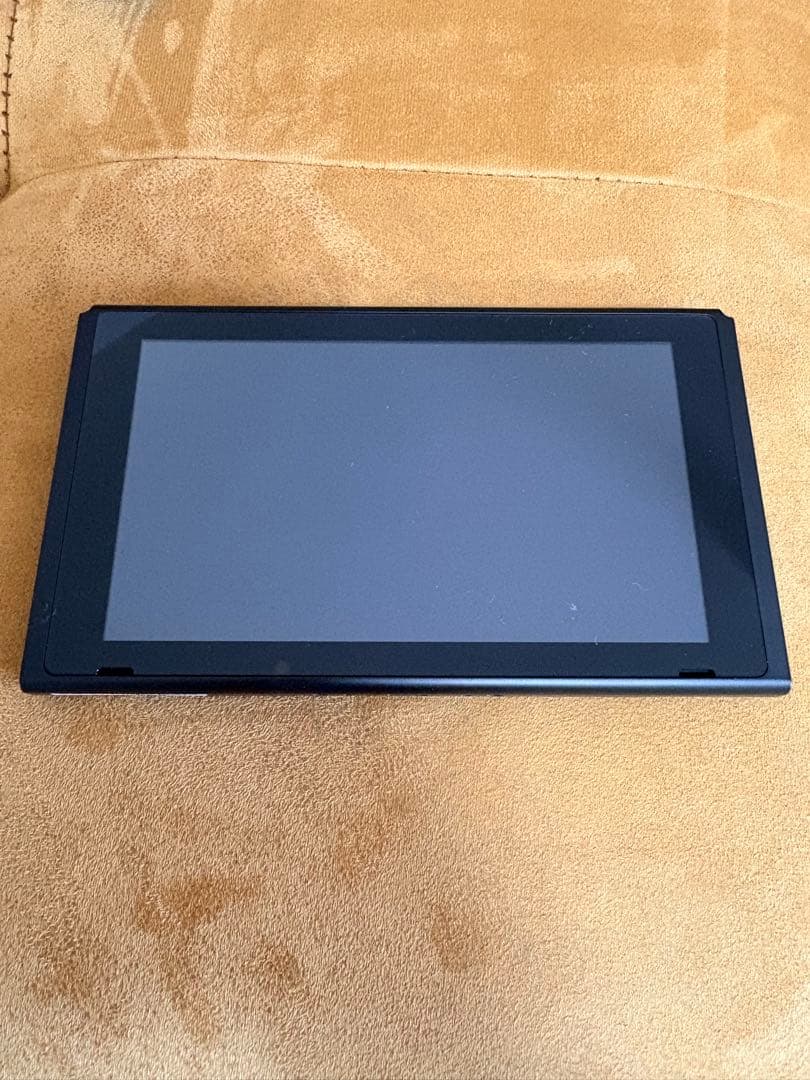 NINTENDO switch 本体一式・ジョイコン2個付属【極美品】