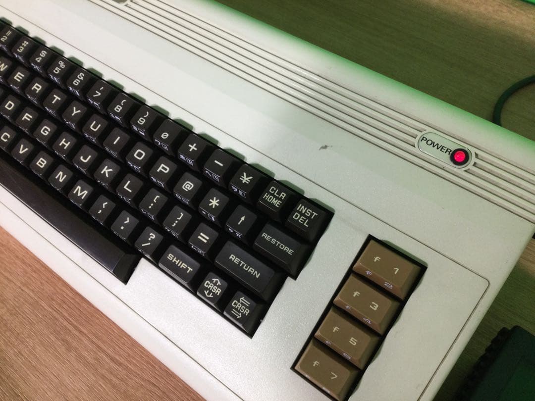 Commodore VIC-1001 コンピュータ