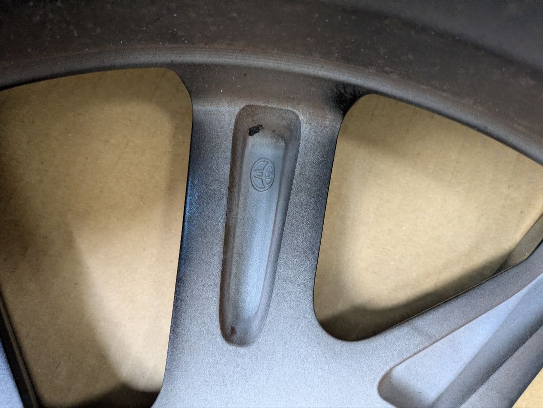 19インチ プリウスPHV 1本のみ