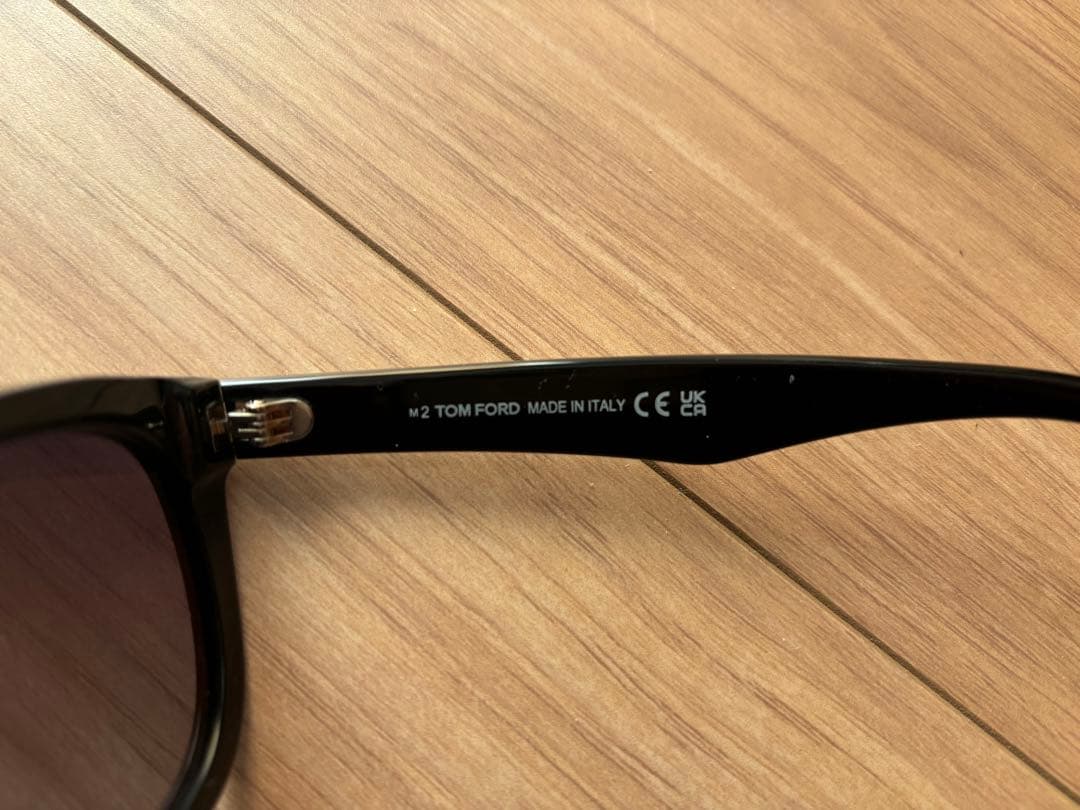 【カイト】TOM FORD Kendel TF1076 ECO 01B