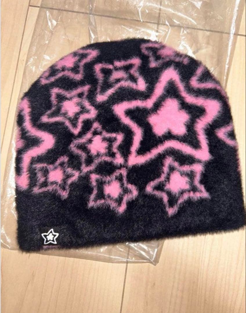 star team ビーニー　ピンク、黒色　リバーシブル