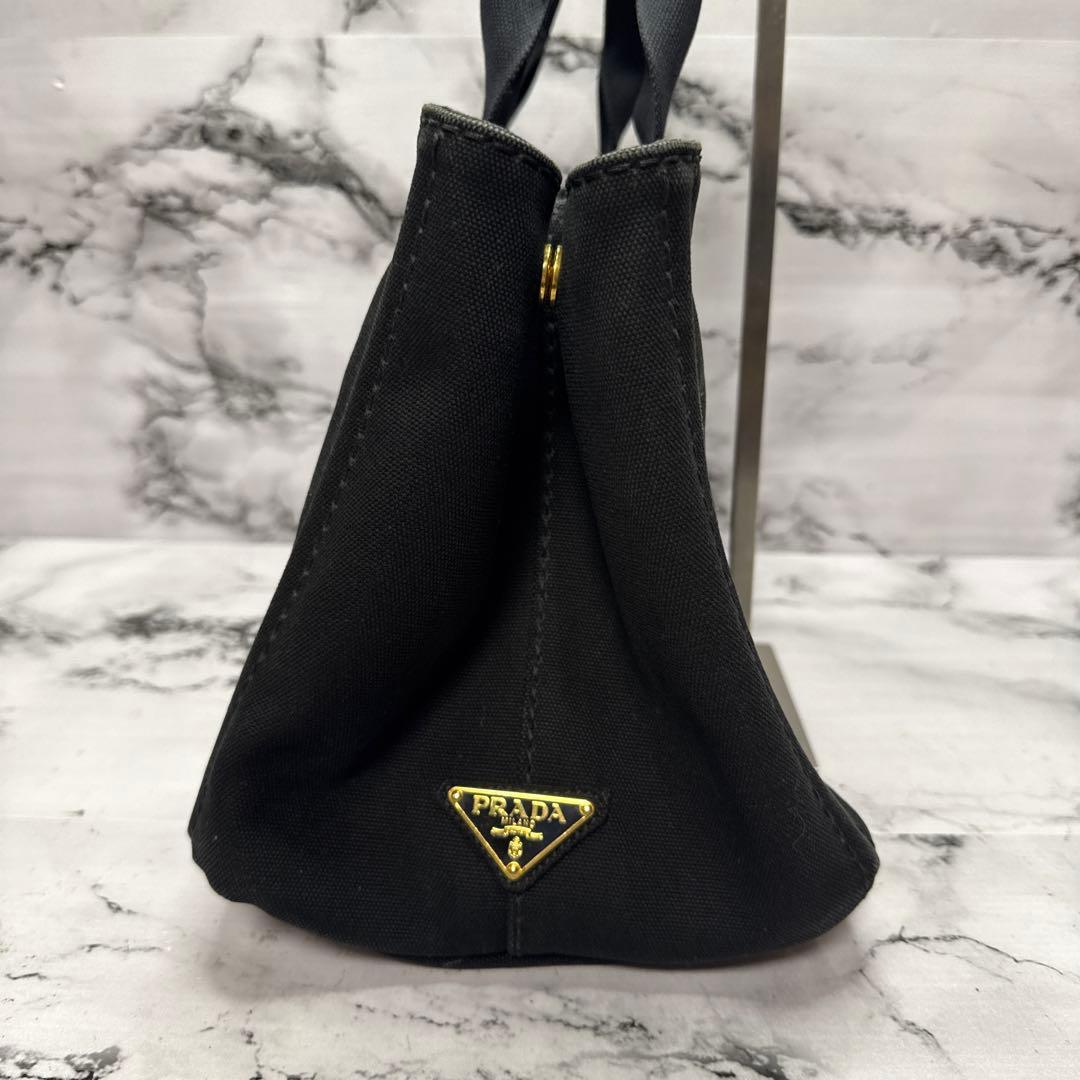 (美品)大人気、プラダ、カナパ、大容量、2way、A-4可、人気色、黒、金、高級