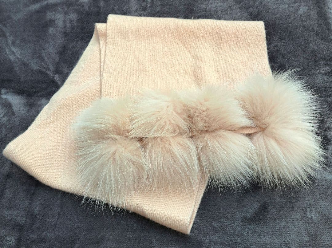 フォクシー　カシミア100%マフラー　フオックス付き　淡いピンクのファー付き