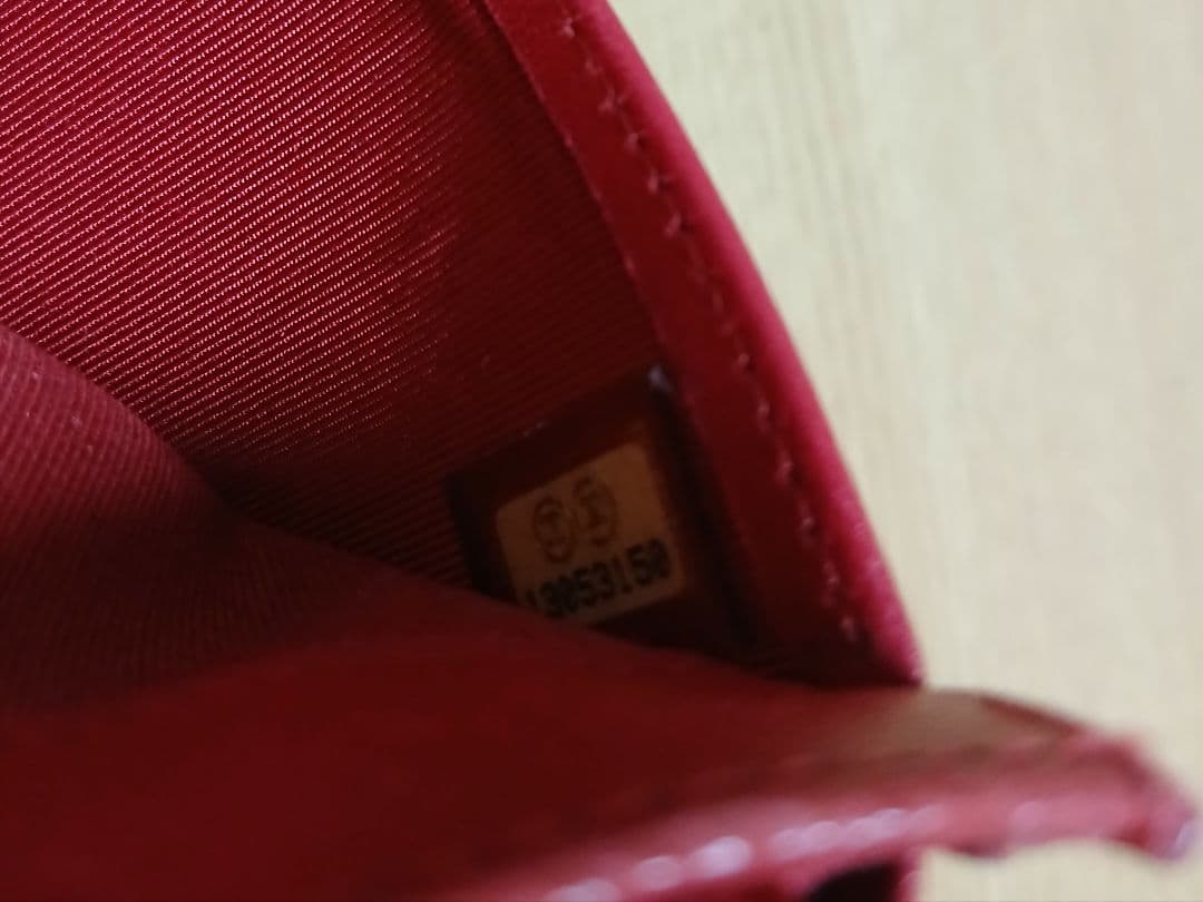 CHANEL 二つ折り財布 赤