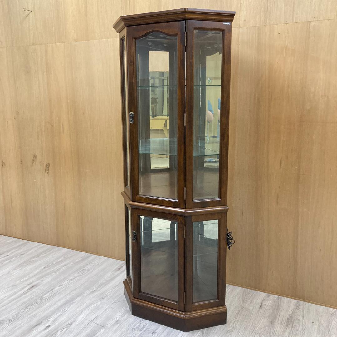 【カリモク】コロニアル　照明付き　飾り棚　コーナーキャビネット　キュリオケース