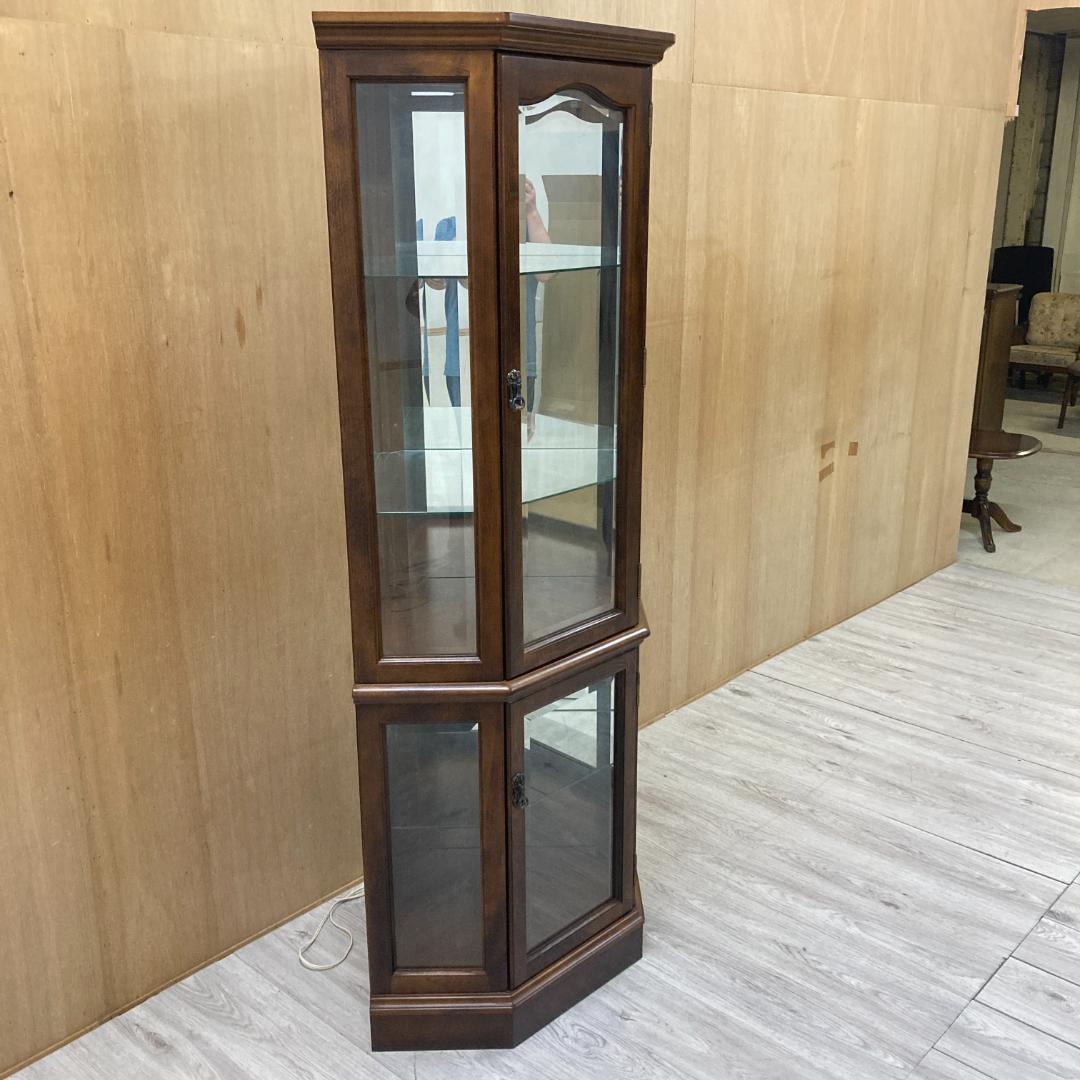 【カリモク】コロニアル　照明付き　飾り棚　コーナーキャビネット　キュリオケース