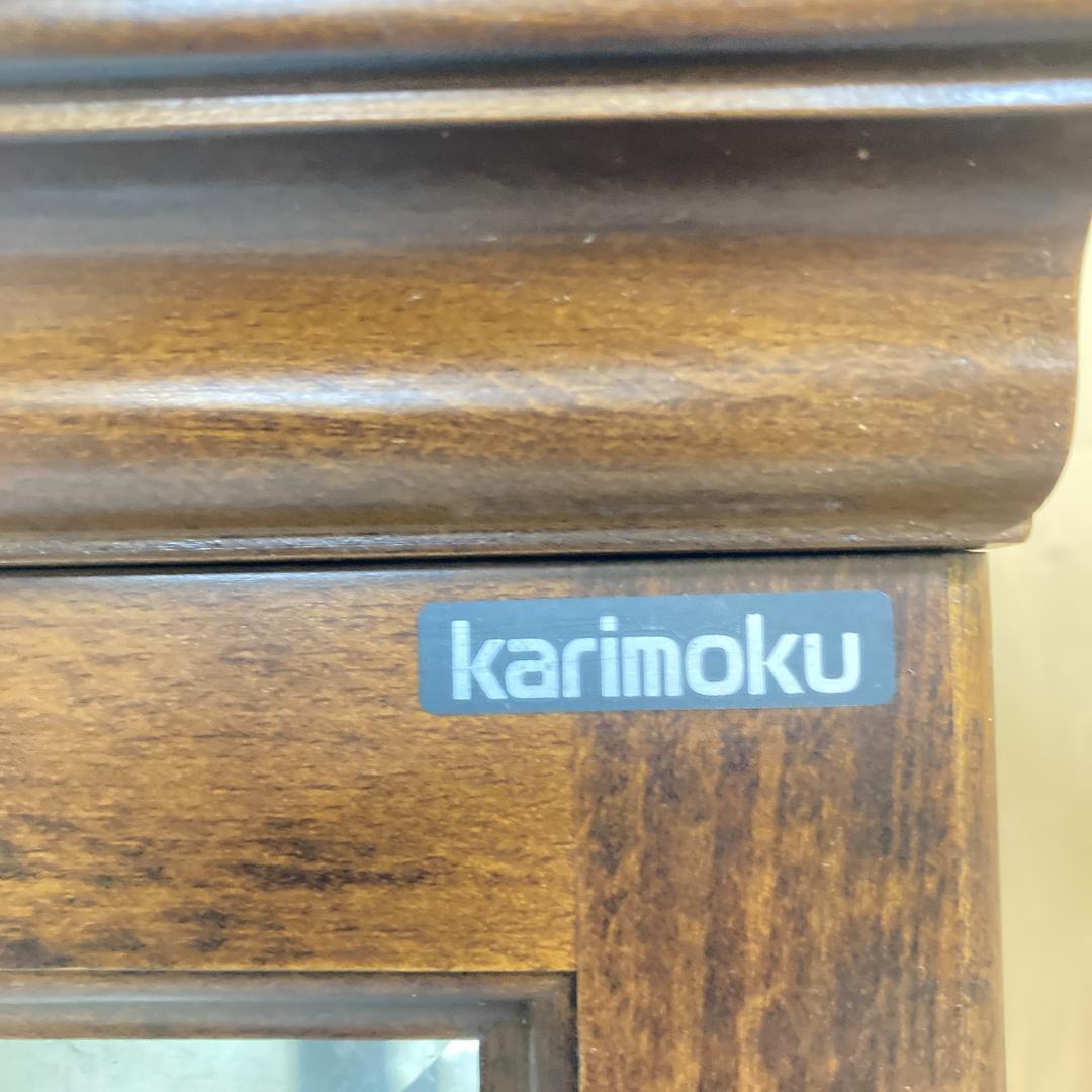 【カリモク】コロニアル　照明付き　飾り棚　コーナーキャビネット　キュリオケース