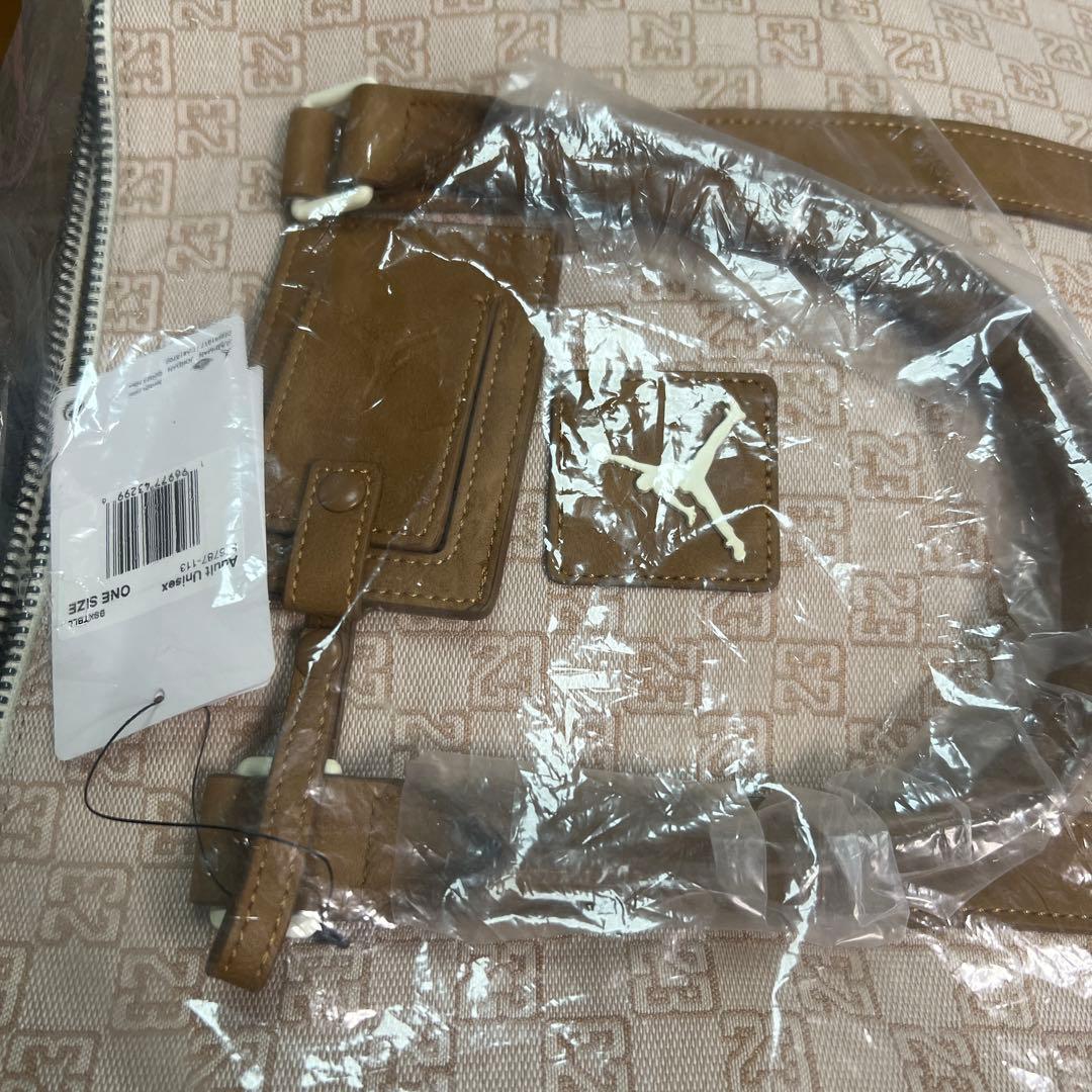 新品 ジョーダン　モノグラム　ダッフル　ココナッツミルク 25L