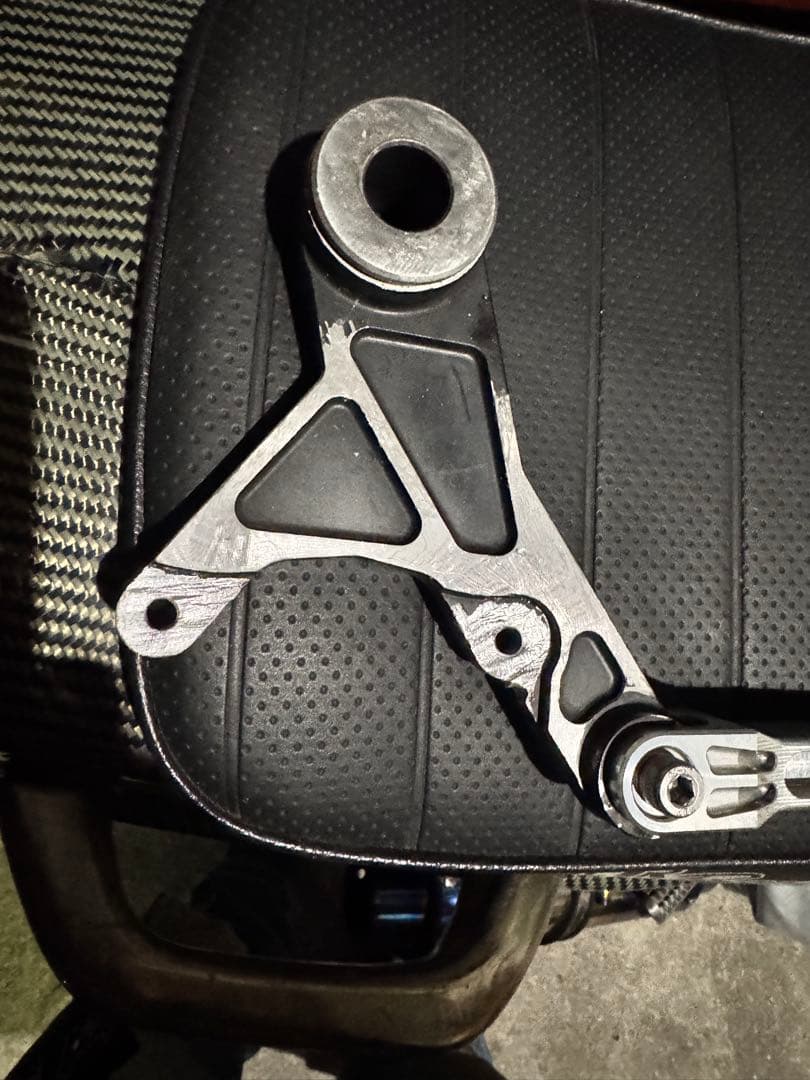 zrx1100 リアキャリパーサポート・トルクロッドのセット