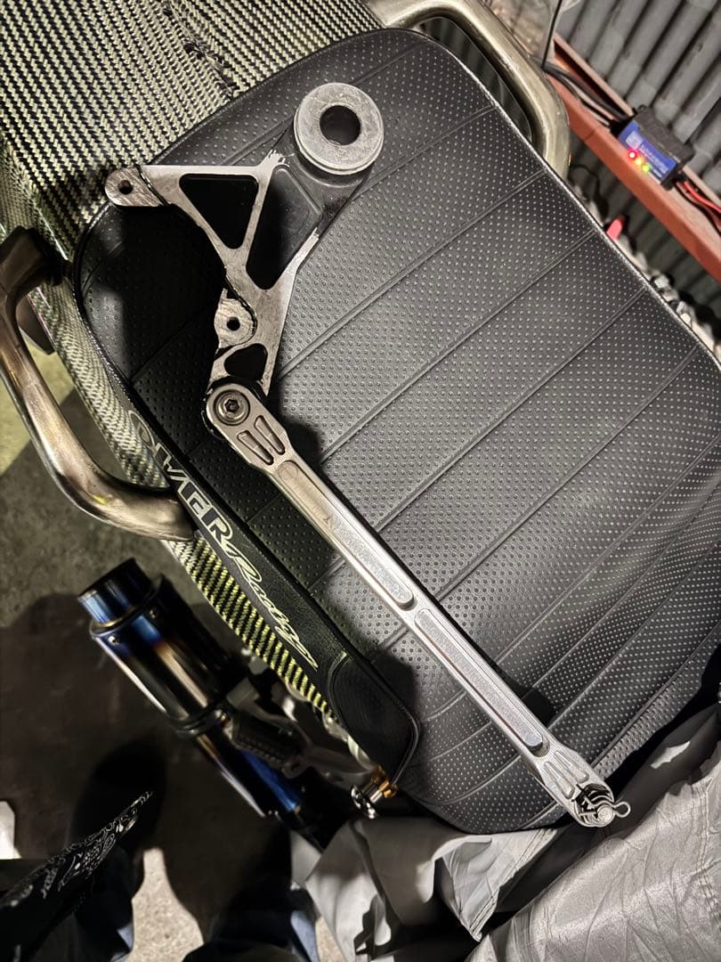 zrx1100 リアキャリパーサポート・トルクロッドのセット