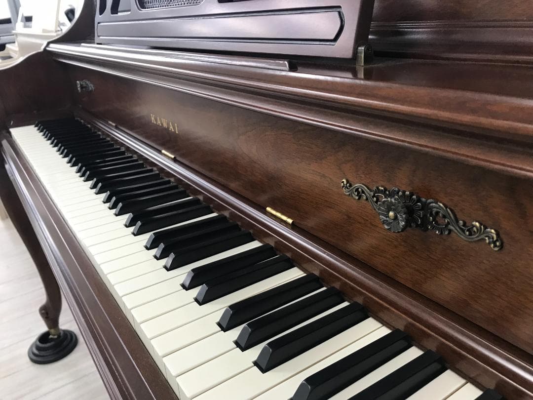 ★61414【アップライトピアノ】KAWAI　Ki65F